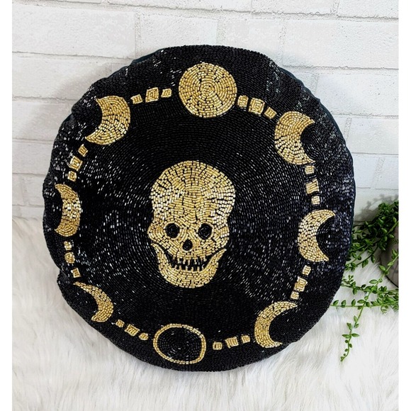 Black Gold Skull Moon Beaded Halloween Throw Pillow Gothic Round‎ 18"x18" NEW - Picture 1 of 5